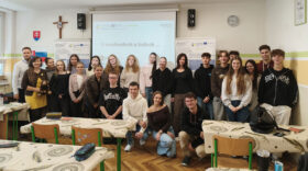 venujeme sa vzdelávaniu - so študentmi a verejnosťou hovoríme o medveďoch, ich správaní aj o tom, čo v praxi znamená zodpovedné spolužitie človeka s divokou prírodou